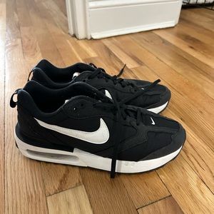 Nike air max dawn sneaker women’s 10 black/white